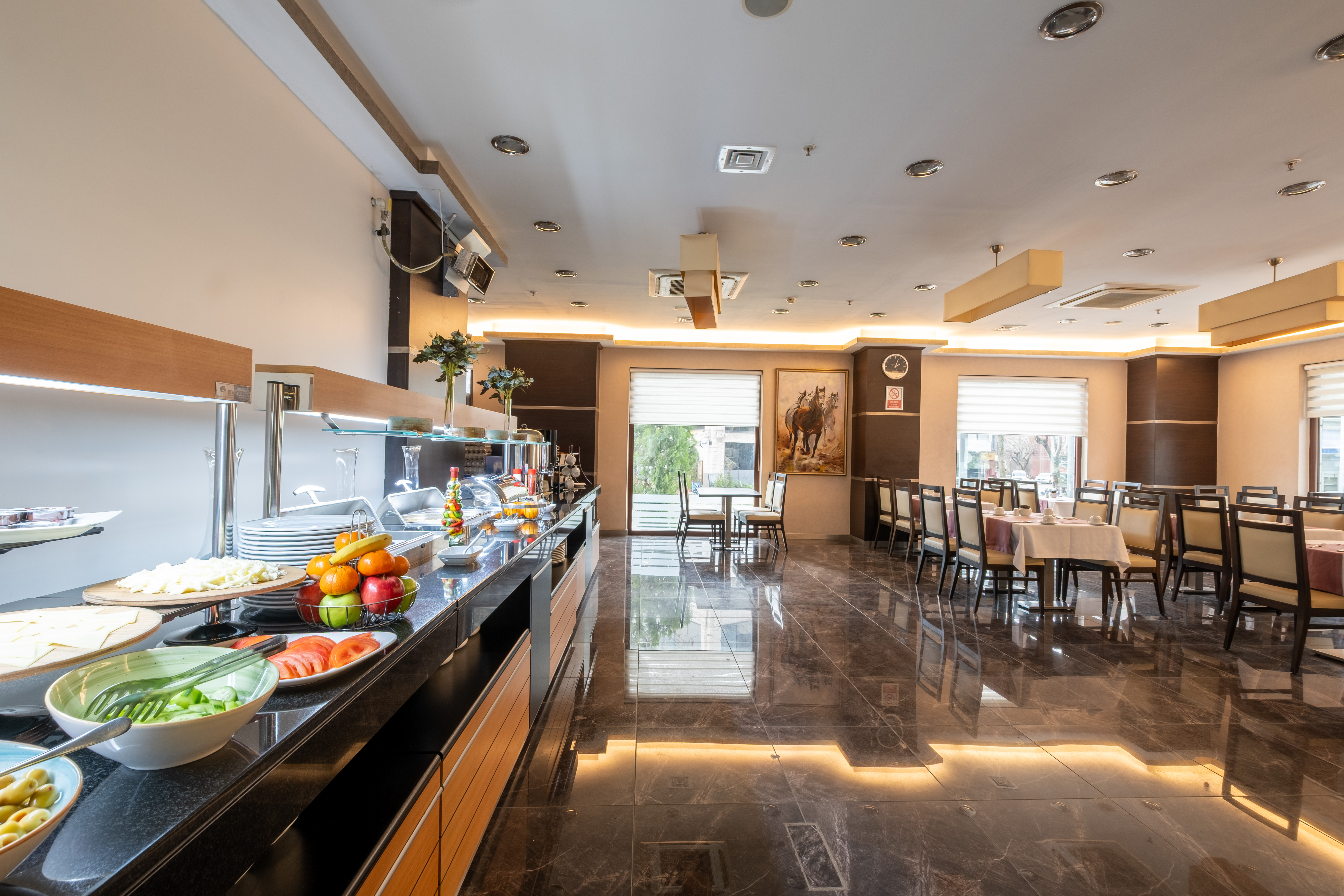 Restoran ve Bar Alanı