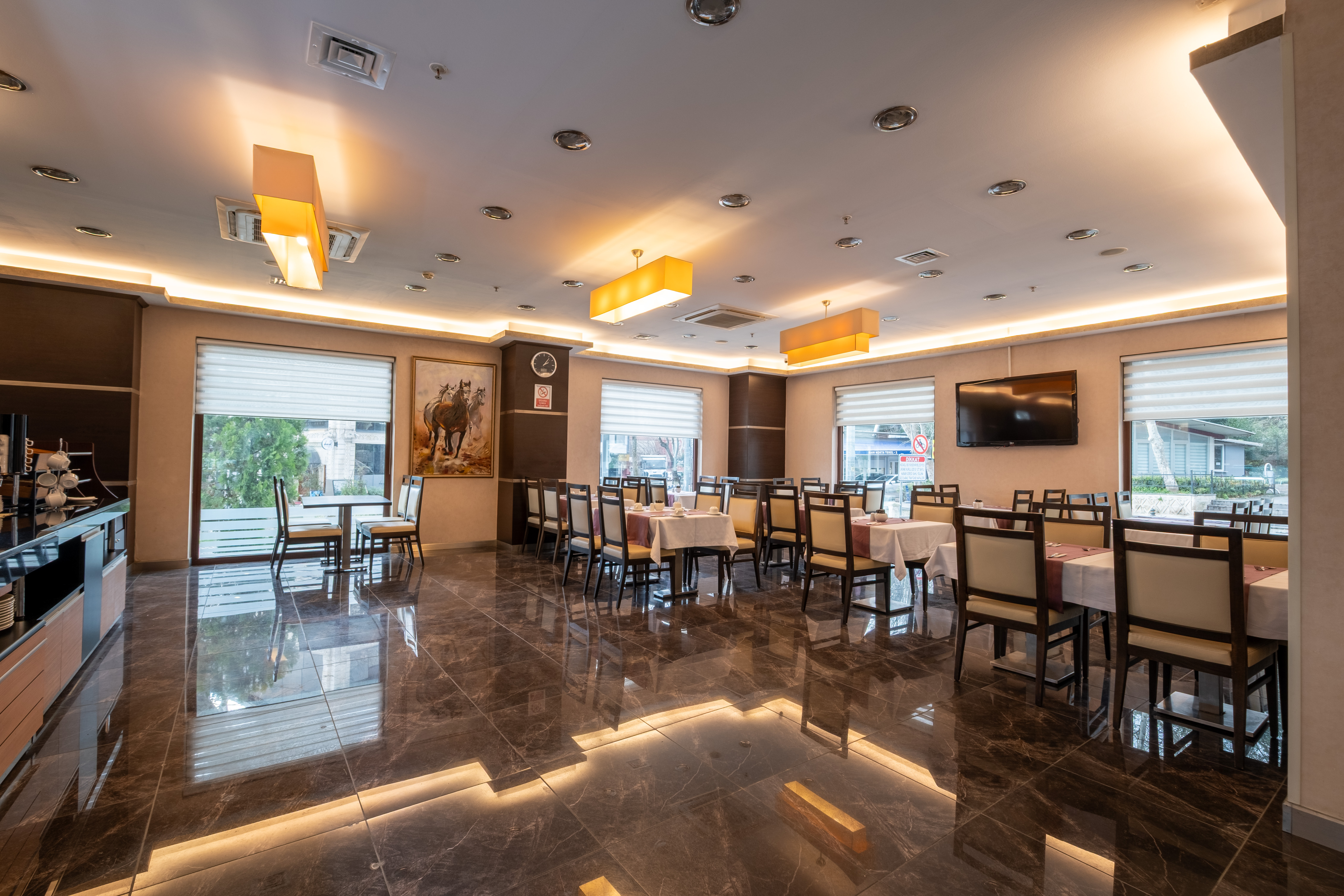 Restoran ve Bar Alanı