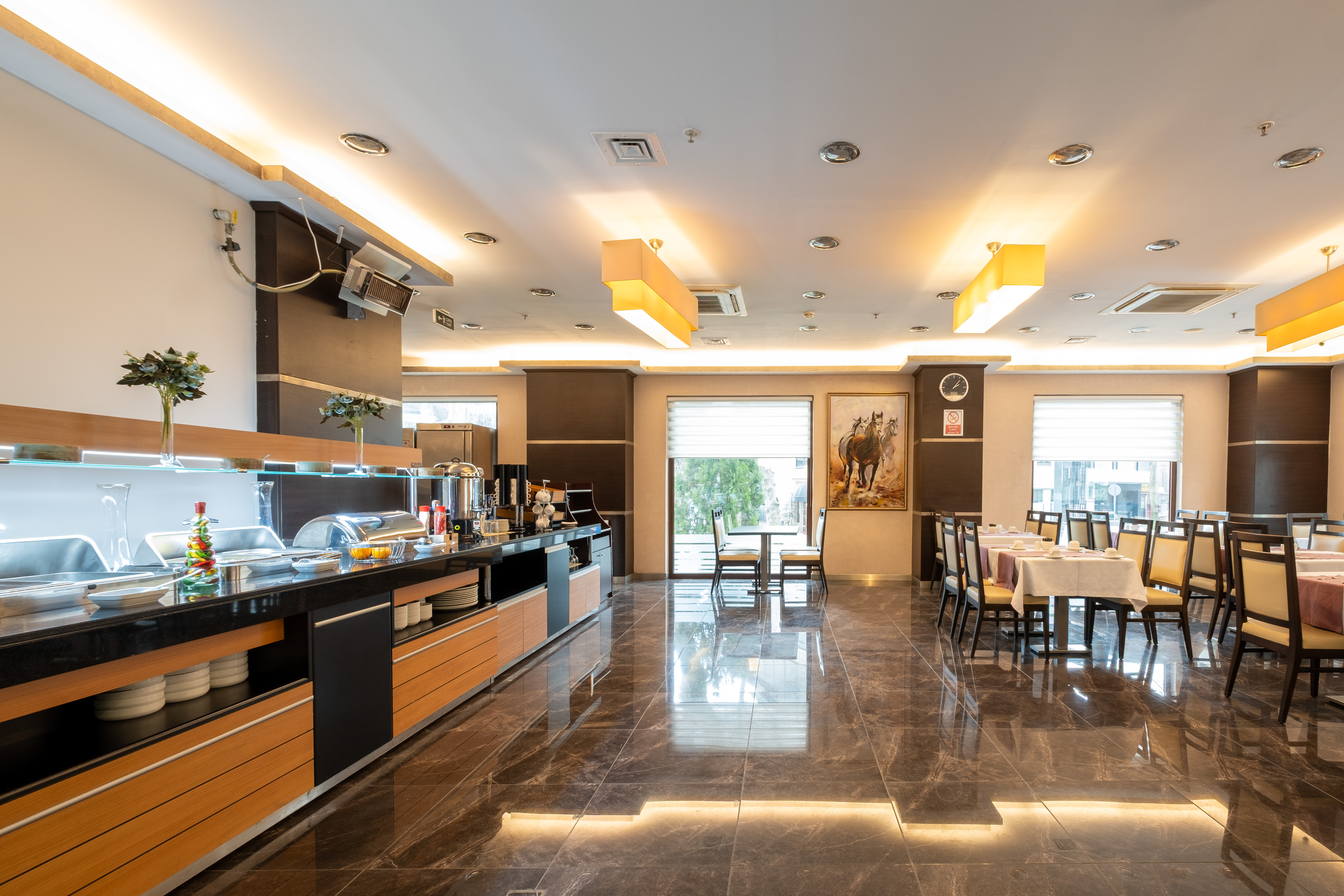 Restoran ve Bar Alanı